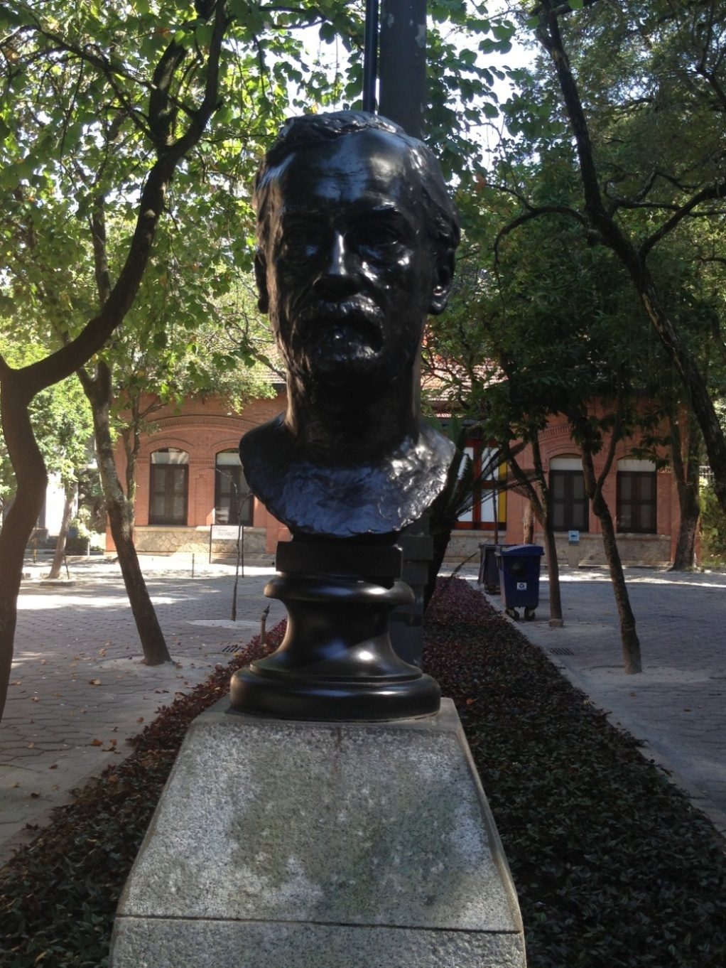 Louis Pasteur's bust (3).JPG